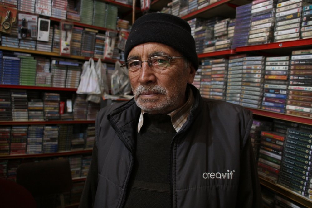 Tarihi çarşıda kasetçiliği yarım asırdır sevgiyle sürdürüyor