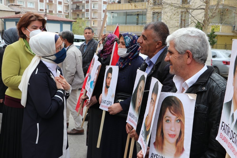 AK Parti İstanbul Milletvekili Ravza Kavakcı Kan Diyarbakır annelerini ziyaret etti: