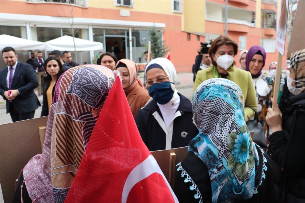 AK Parti İstanbul Milletvekili Ravza Kavakcı Kan Diyarbakır annelerini ziyaret etti: