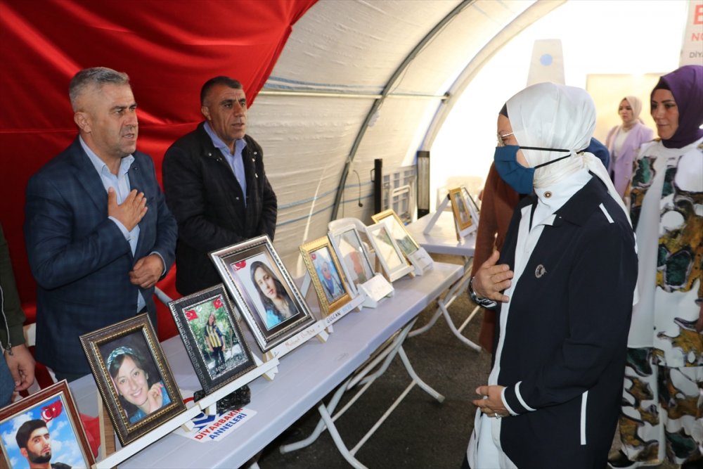 AK Parti İstanbul Milletvekili Ravza Kavakcı Kan Diyarbakır annelerini ziyaret etti: