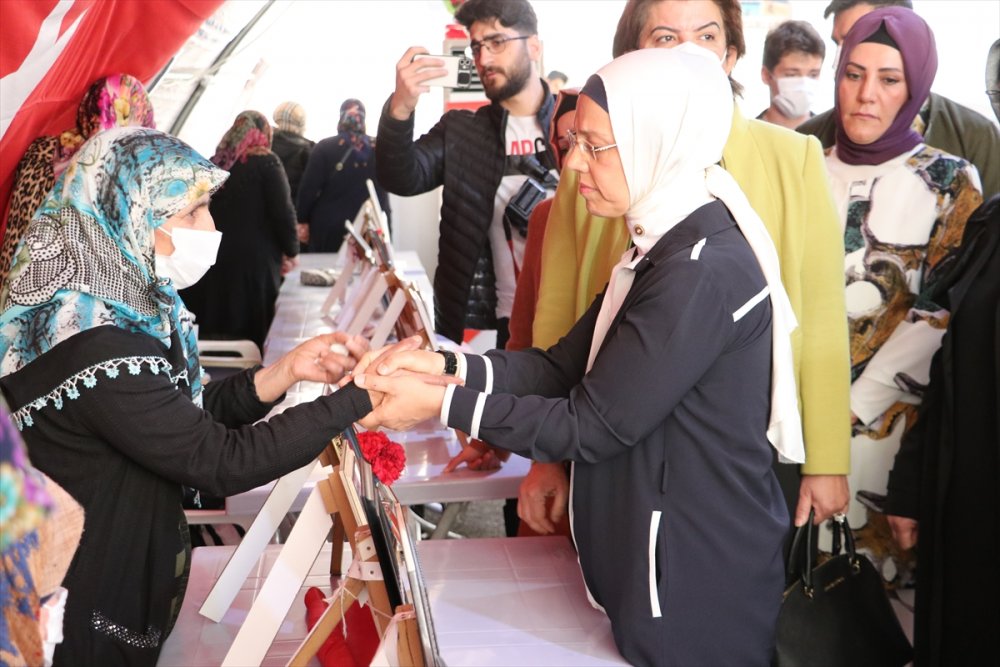 AK Parti İstanbul Milletvekili Ravza Kavakcı Kan Diyarbakır annelerini ziyaret etti: