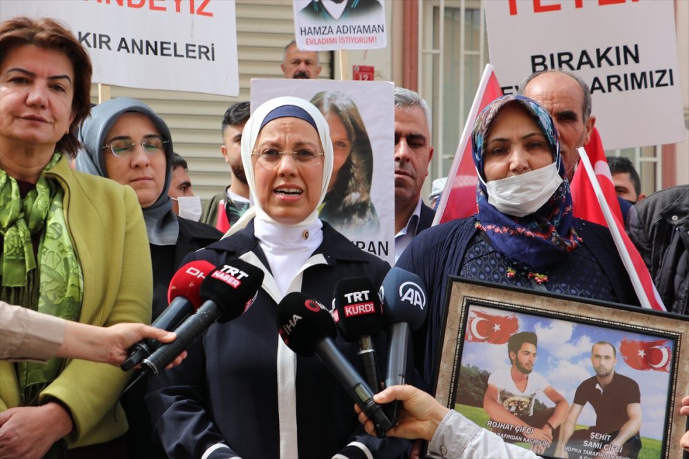 AK Parti İstanbul Milletvekili Ravza Kavakcı Kan Diyarbakır annelerini ziyaret etti: