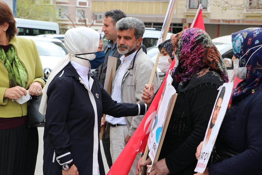 AK Parti İstanbul Milletvekili Ravza Kavakcı Kan Diyarbakır annelerini ziyaret etti: