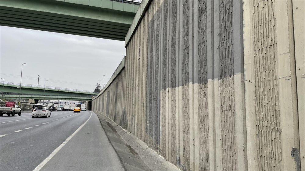 İBB dikey bahçeleri söktü yerine "gri duvarlar" bıraktı