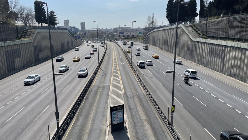 İBB dikey bahçeleri söktü yerine "gri duvarlar" bıraktı