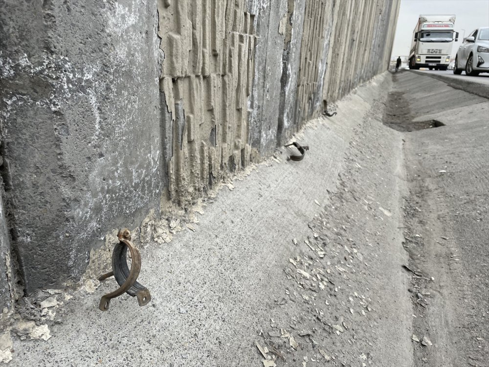 İBB dikey bahçeleri söktü yerine "gri duvarlar" bıraktı