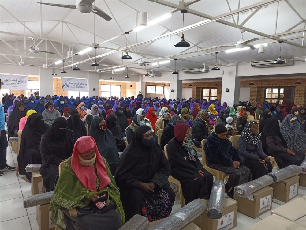 TİKA ve TDV'den Güney Afrika'ya toplam 1100 yardım paketi