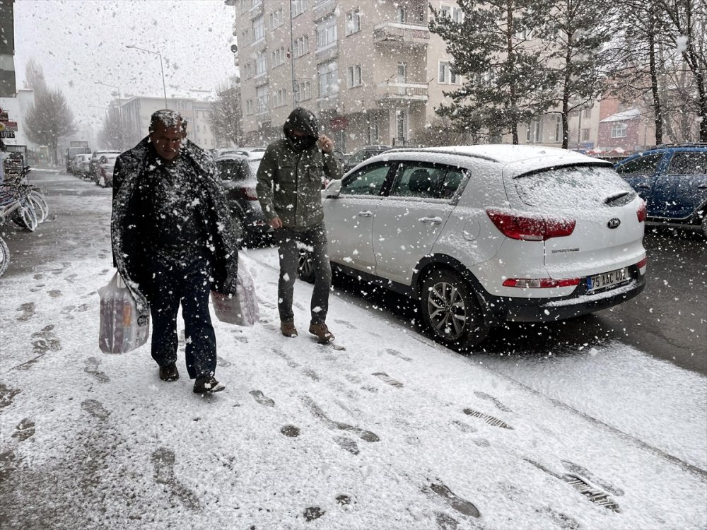 Ardahan Nisan KARI ile beyaza büründü