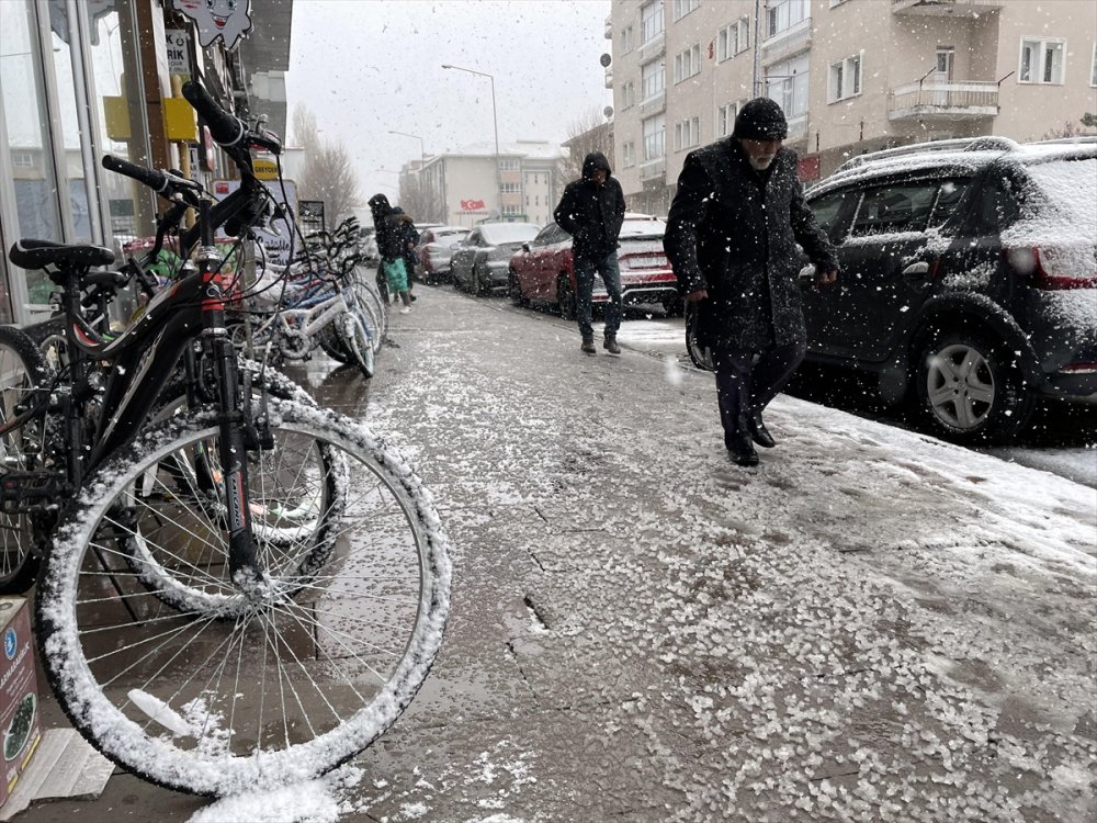 Ardahan Nisan KARI ile beyaza büründü