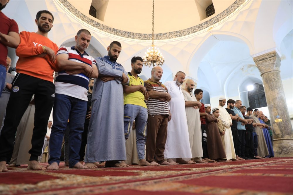 Bağdatlılar Osmanlı yadigarı Muradiye Camisi'ni ramazanda boş bırakmıyor