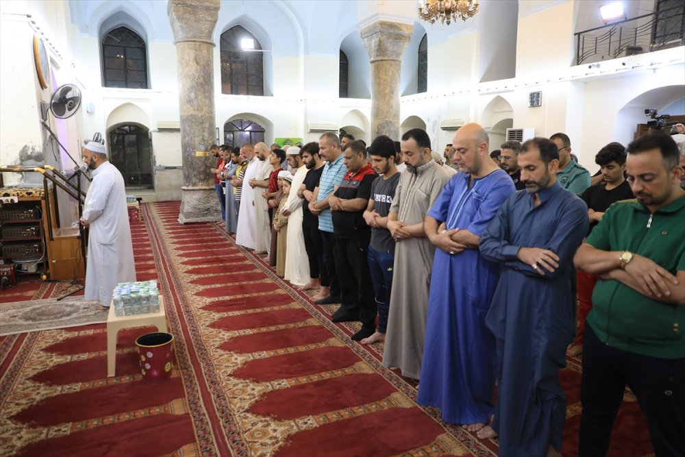 Bağdatlılar Osmanlı yadigarı Muradiye Camisi'ni ramazanda boş bırakmıyor