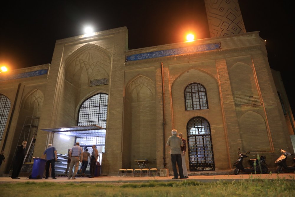 Bağdatlılar Osmanlı yadigarı Muradiye Camisi'ni ramazanda boş bırakmıyor