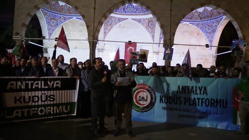 İsrail'in Mescid-i Aksa baskını Antalya'da protesto edildi