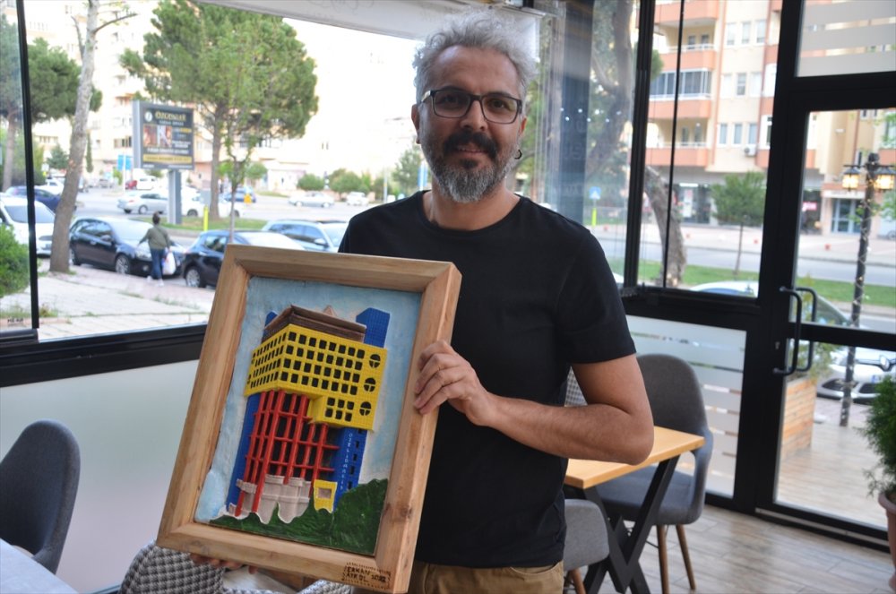 "Dünya'nın en saçma binası"nın rölyefle 3D portresi yapıldı