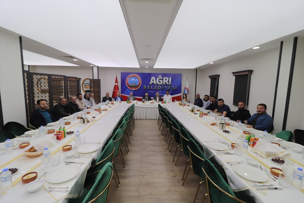 Ağrı Belediye Başkanı Sayan basın mensuplarıyla iftar yaptı