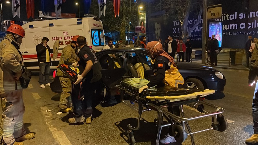 Kadıköy'de trafik kazasında üç kişi yaralandı