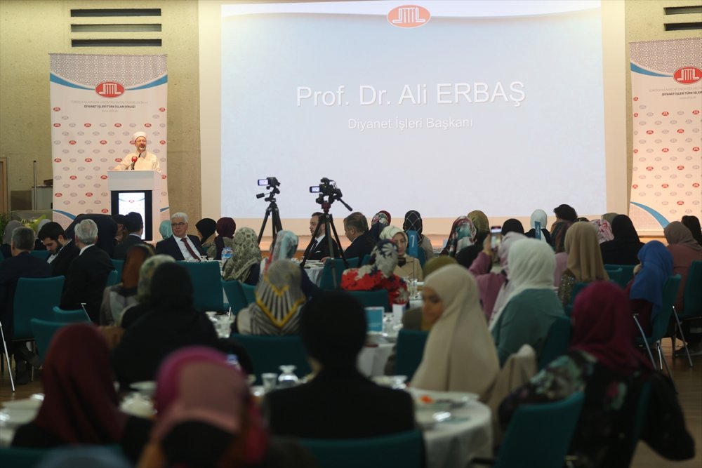 Diyanet İşleri Başkanı Erbaş, Köln'de DİTİB Federal Kadın Birliği Temsilcileriyle iftarda bir araya geldi: