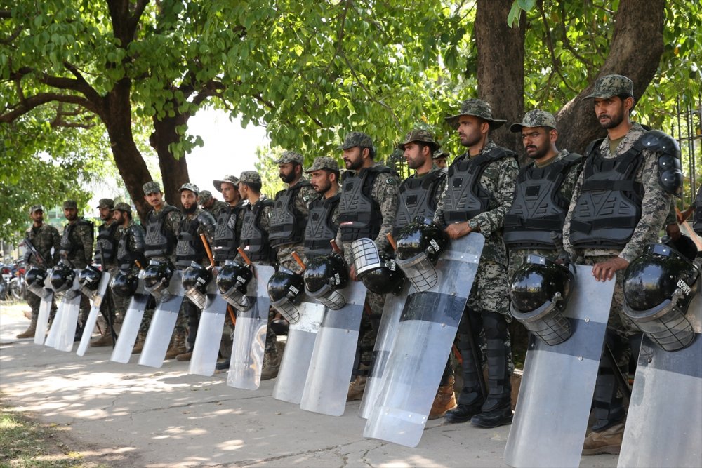 Eski Pakistan Başbakanı Han'ın partisinden Seçim Komisyonu protestosu