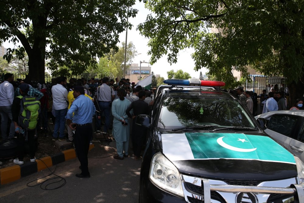 Eski Pakistan Başbakanı Han'ın partisinden Seçim Komisyonu protestosu