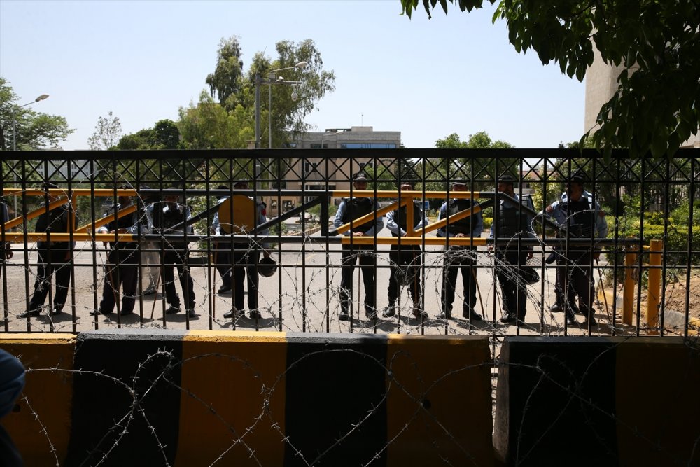 Eski Pakistan Başbakanı Han'ın partisinden Seçim Komisyonu protestosu