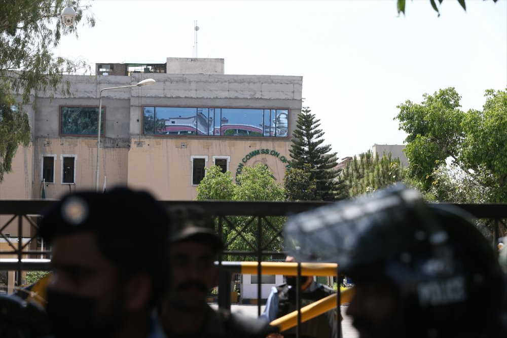 Eski Pakistan Başbakanı Han'ın partisinden Seçim Komisyonu protestosu