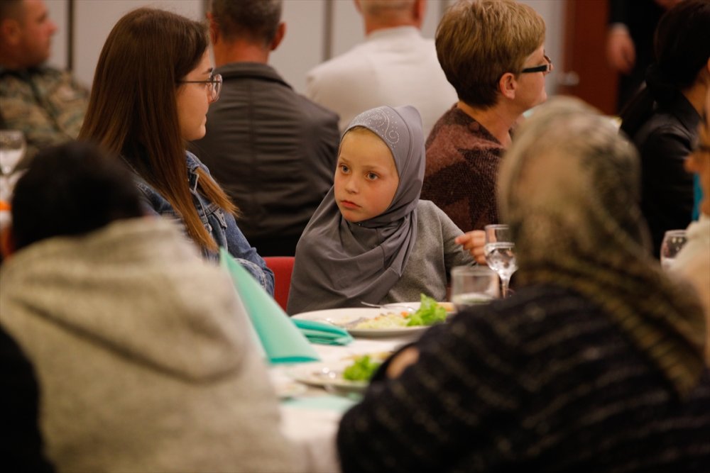 TBMM Başkanı Şentop, Bosna Hersek'in Travnik şehrinde iftar programına katıldı: