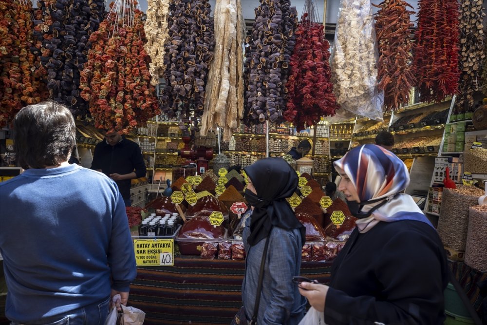 Eminönü'nde bayram alışverişi hareketliliği başladı
