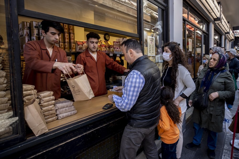 Eminönü'nde bayram alışverişi hareketliliği başladı