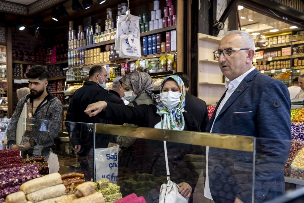 Eminönü'nde bayram alışverişi hareketliliği başladı