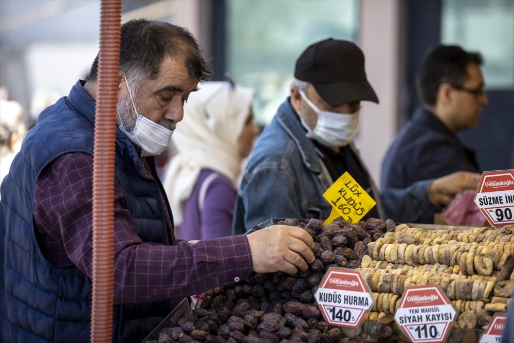 Eminönü'nde bayram alışverişi hareketliliği başladı