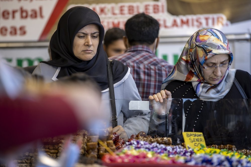 Eminönü'nde bayram alışverişi hareketliliği başladı