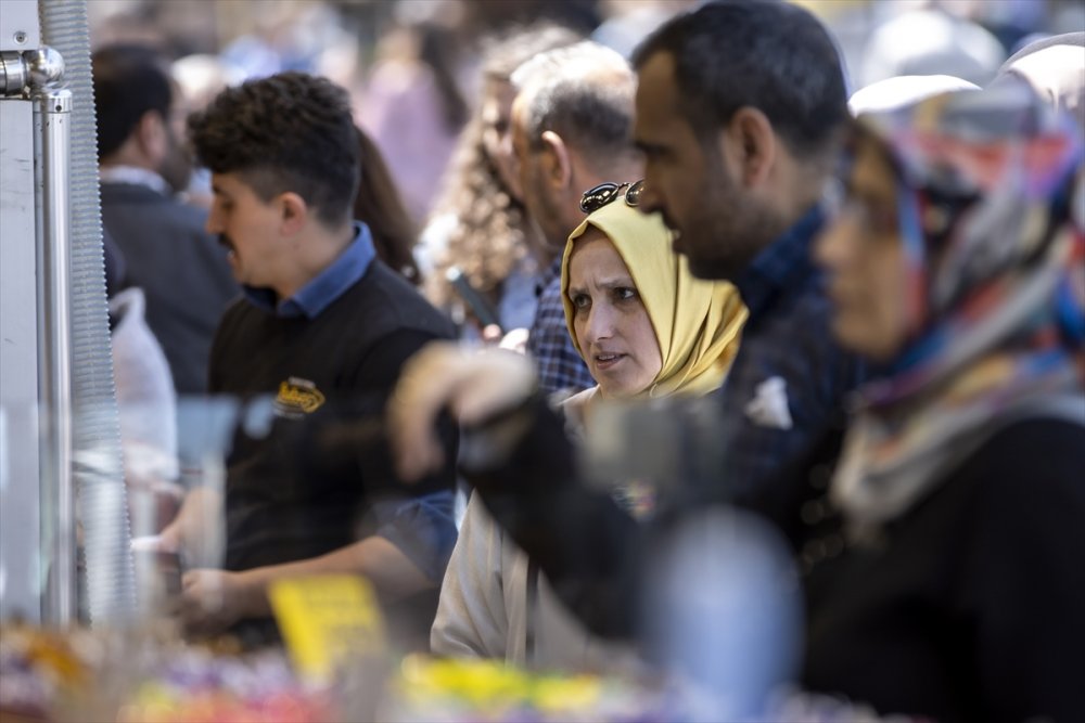 Eminönü'nde bayram alışverişi hareketliliği başladı