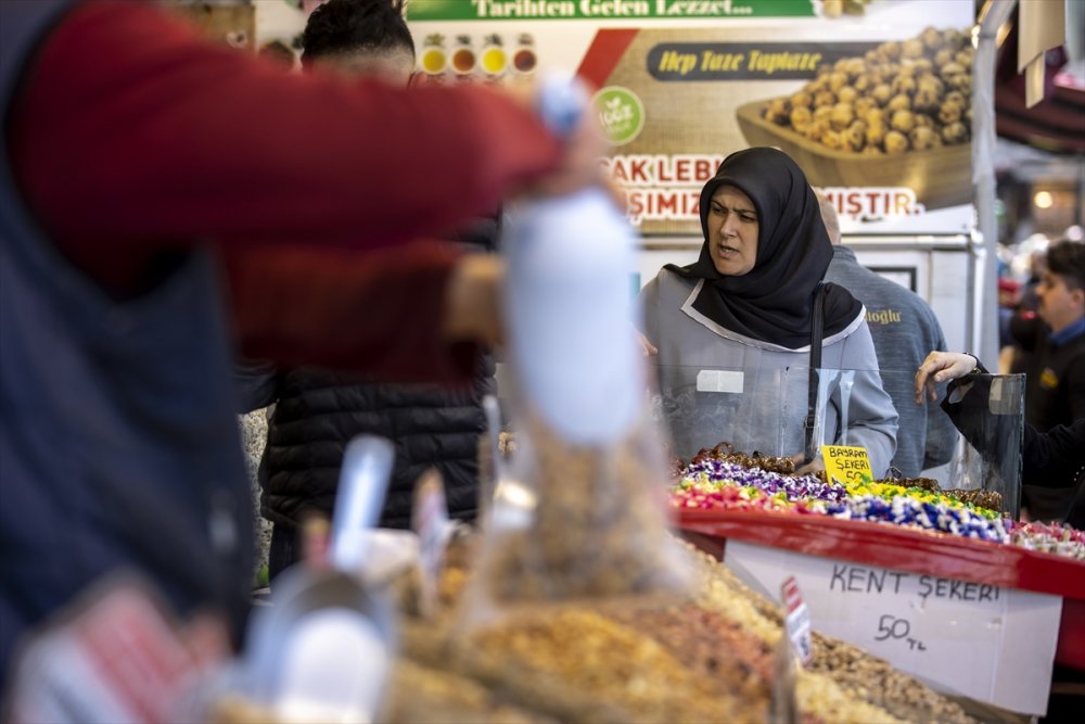Eminönü'nde bayram alışverişi hareketliliği başladı