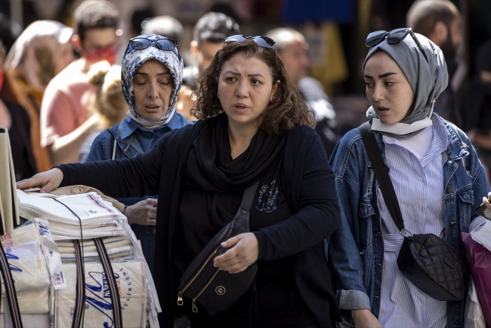 Eminönü'nde bayram alışverişi hareketliliği başladı
