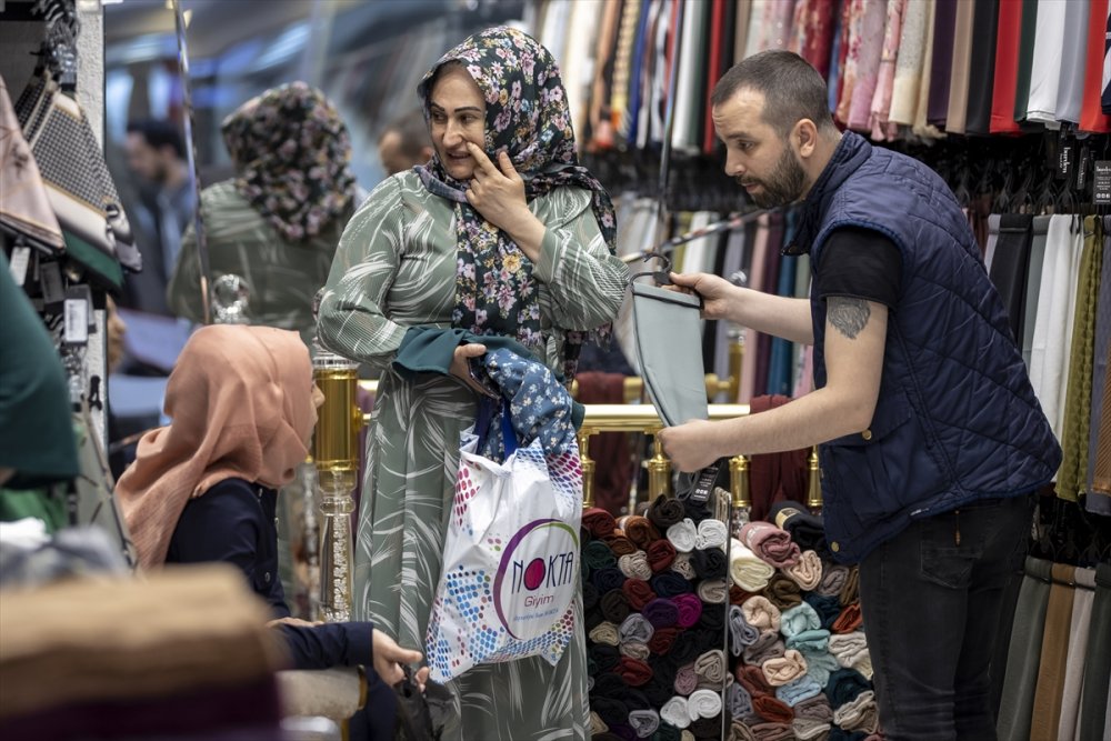 Eminönü'nde bayram alışverişi hareketliliği başladı