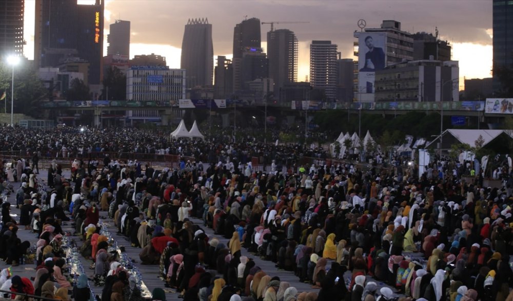 Etiyopya'da 500 bin Müslüman aynı sofrada iftar yaptı