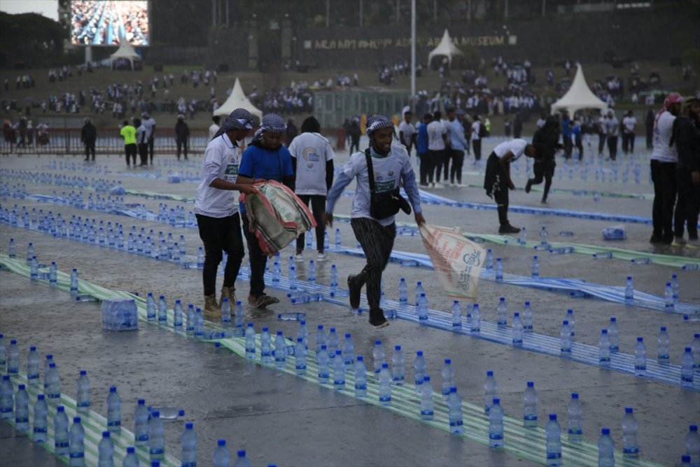 Etiyopya'da 500 bin Müslüman aynı sofrada iftar yaptı
