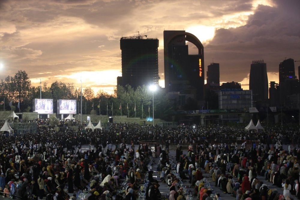 Etiyopya'da 500 bin Müslüman aynı sofrada iftar yaptı