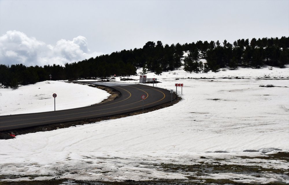 Sarıkamış'ın bir yanı kış bir yanı bahar