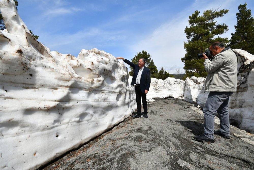 Sarıkamış'ın bir yanı kış bir yanı bahar