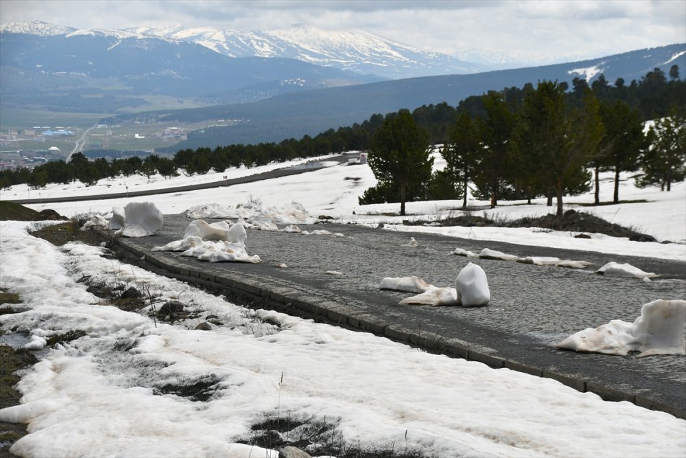 Sarıkamış'ın bir yanı kış bir yanı bahar