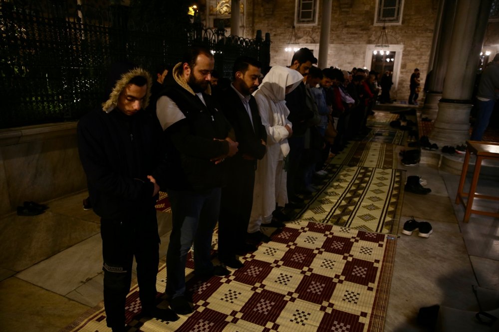 İstanbul'da ramazanın son teravih namazı kılındı
