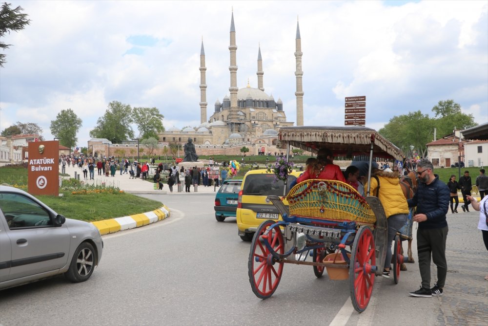 Tarih ve kültür kenti Edirne'de bayram yoğunluğu yaşanıyor