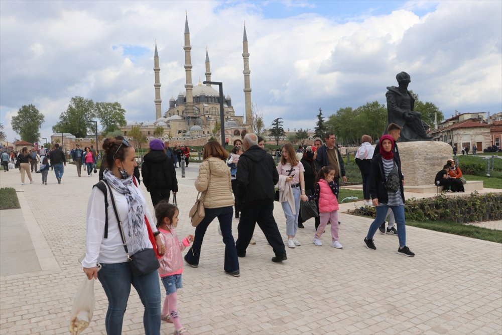Tarih ve kültür kenti Edirne'de bayram yoğunluğu yaşanıyor