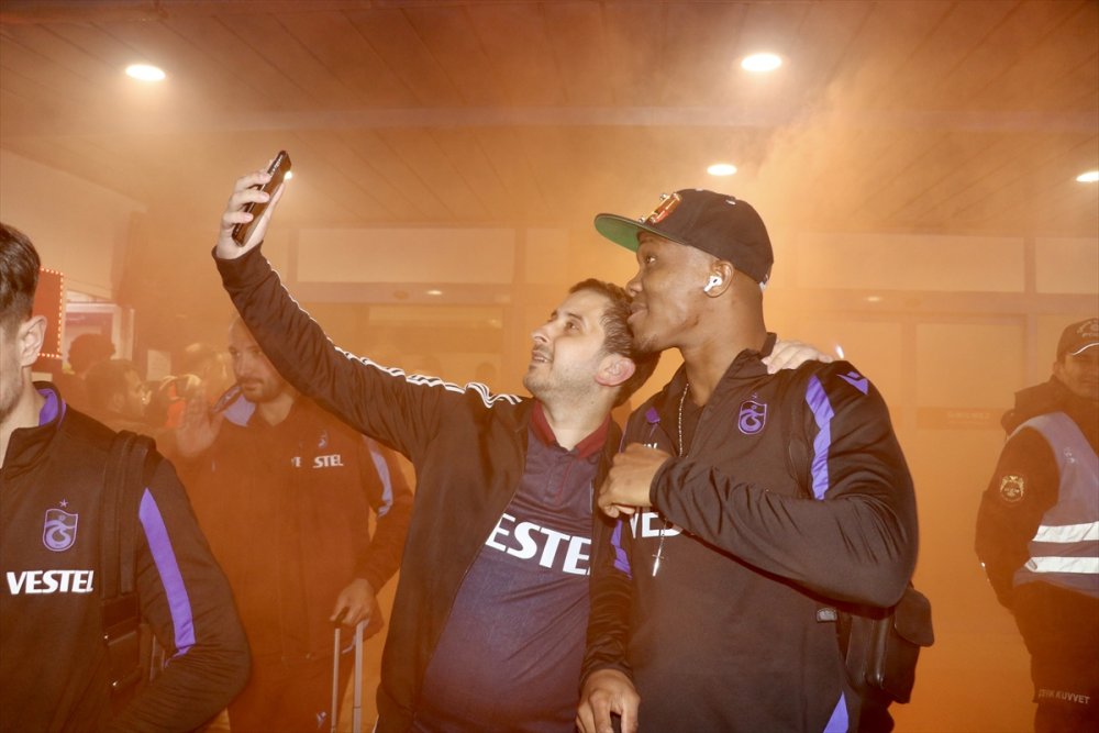 Trabzonspor'a Hatay Dönüşü havaalanında coşkulu karşılama