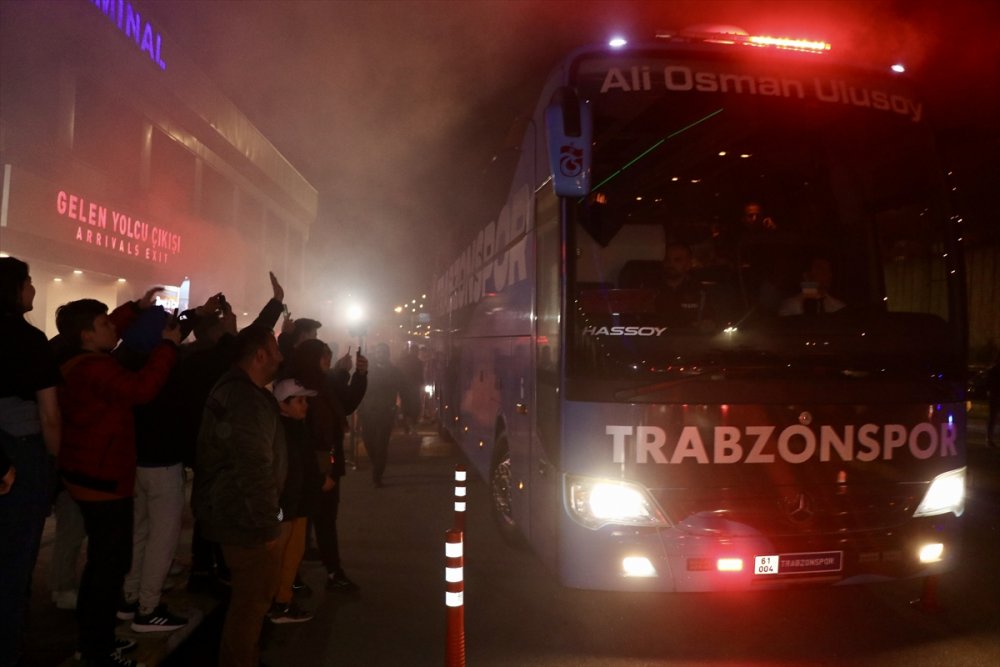 Trabzonspor'a Hatay Dönüşü havaalanında coşkulu karşılama