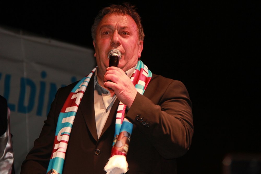Trabzonspor taraftarları Zonguldak’ta şampiyonluğu İsmail Türüt konseri ile kutladı