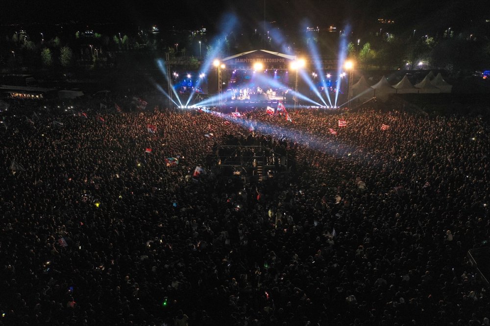 Trabzonspor'un şampiyonluğu İstanbul'da kutlandı