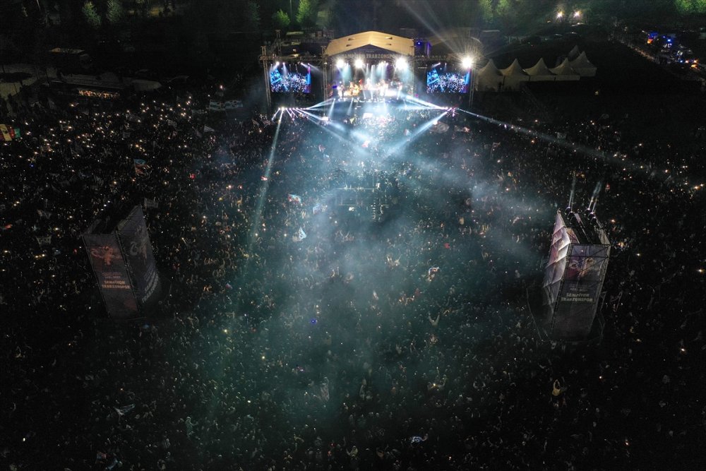 Trabzonspor'un şampiyonluğu İstanbul'da kutlandı