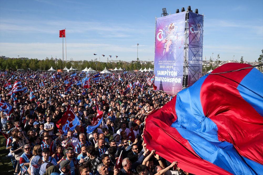 Trabzonspor'un şampiyonluğu İstanbul'da kutlandı